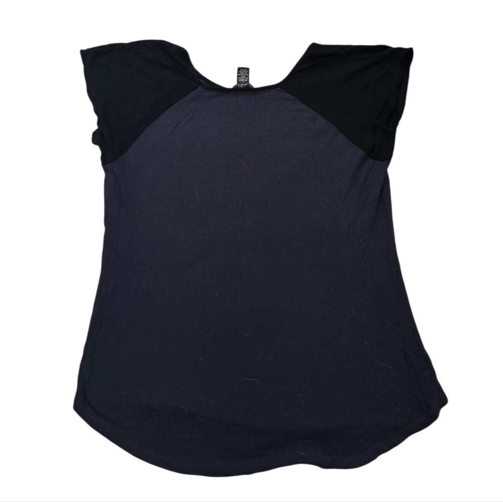 Rue21 periwinkle and black baggy short sleeve ribbed t-shirt, L. EUC.